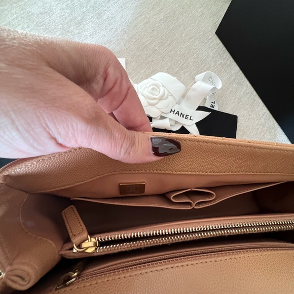 Chanel CoCo Top Handle COA from Zeko. This is a 2021 large CoCo Top handle. - Picture 13 of 14